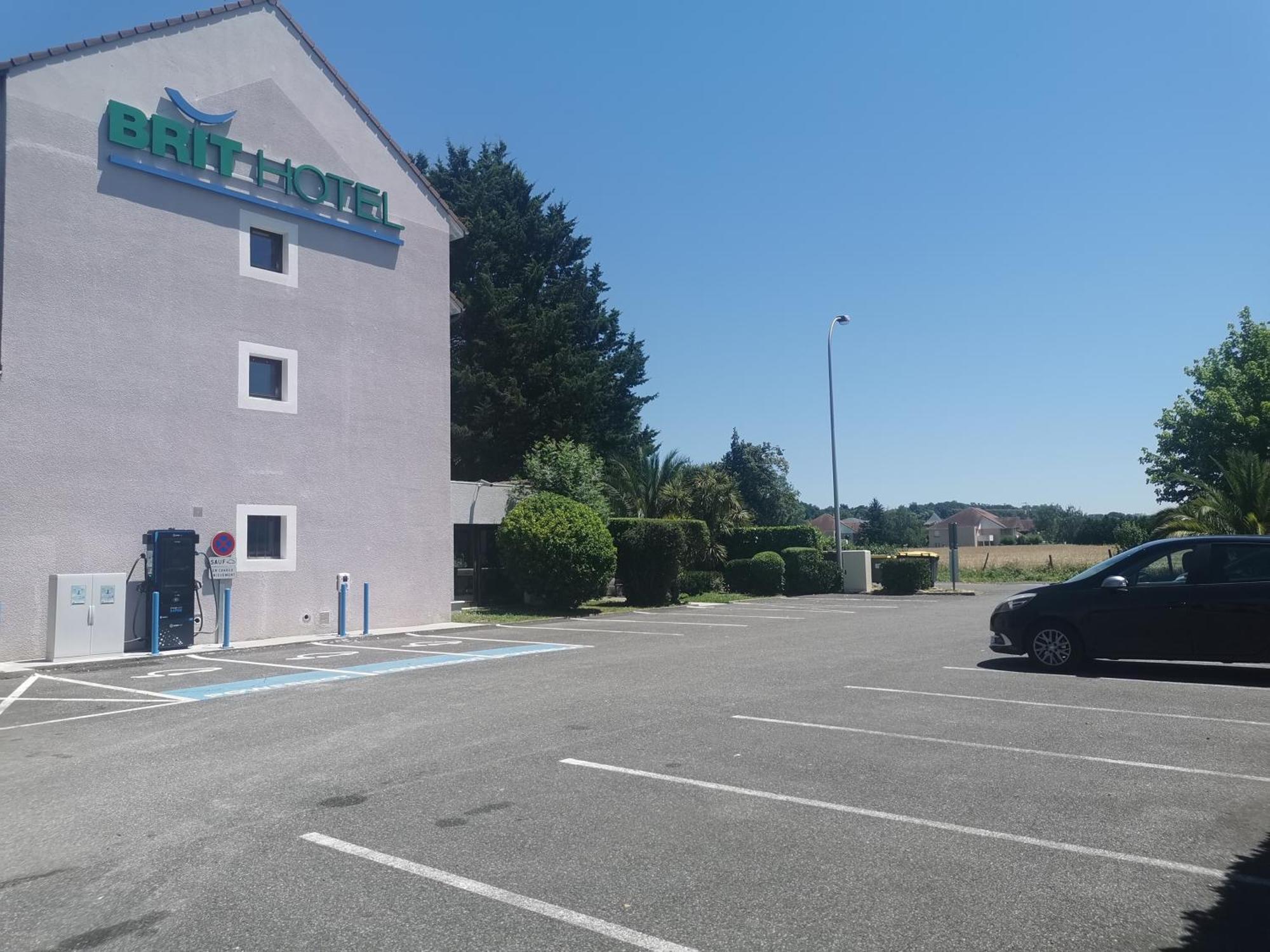 Brit Hotel Confort Pau Lons Екстер'єр фото