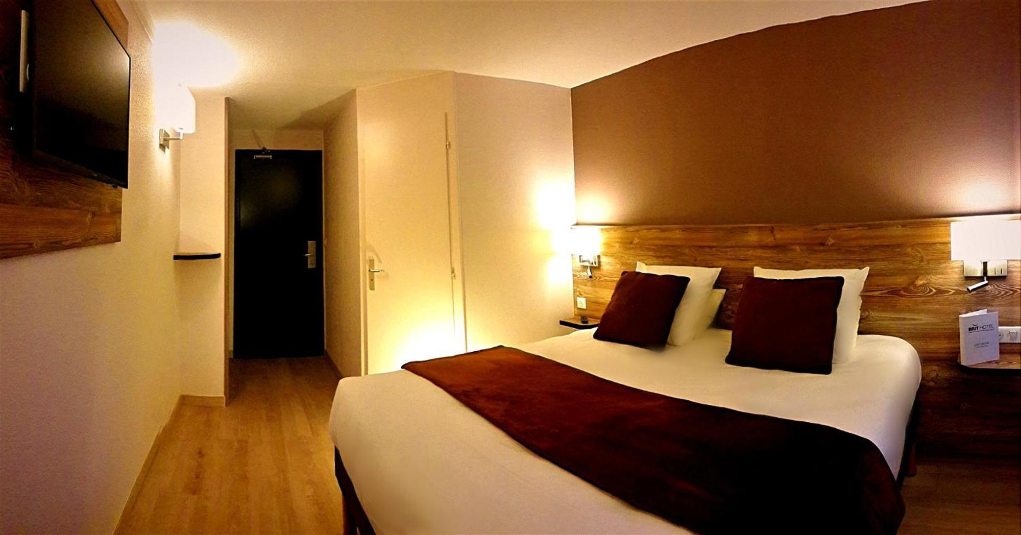 Brit Hotel Confort Pau Lons Екстер'єр фото