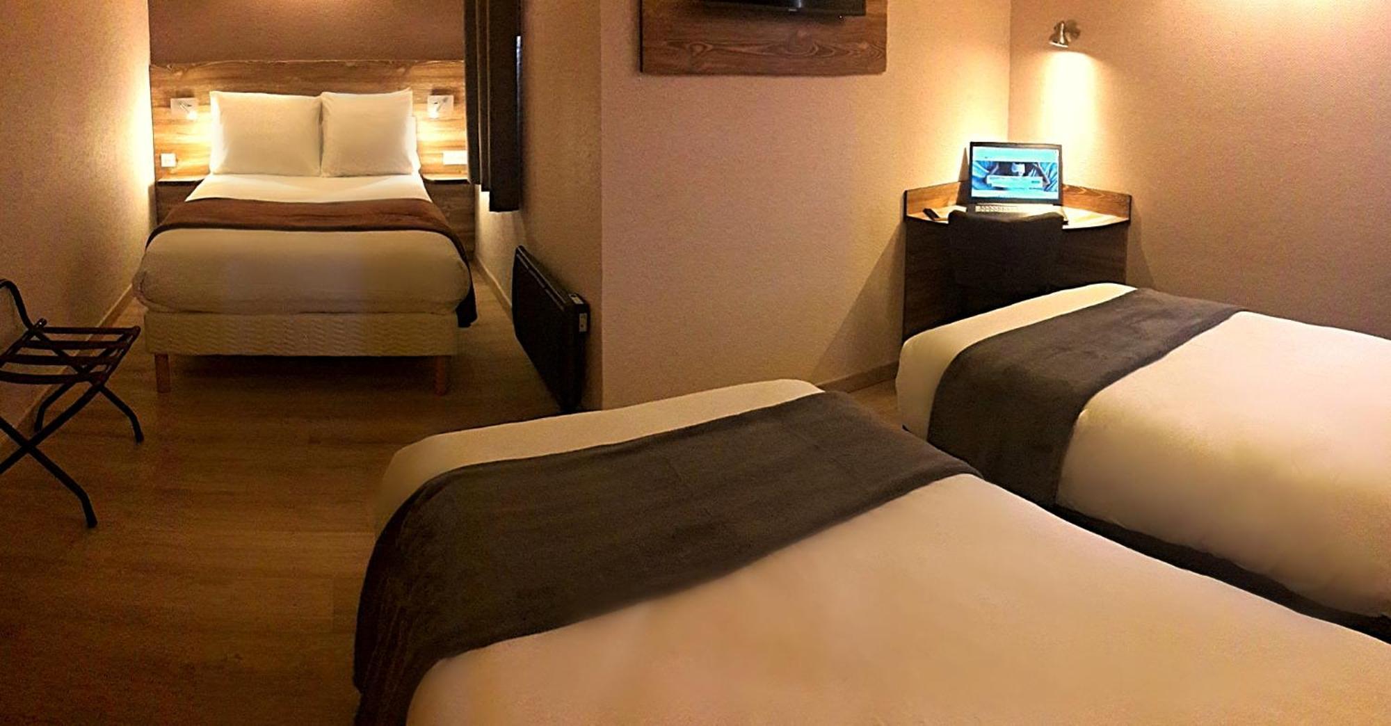 Brit Hotel Confort Pau Lons Екстер'єр фото
