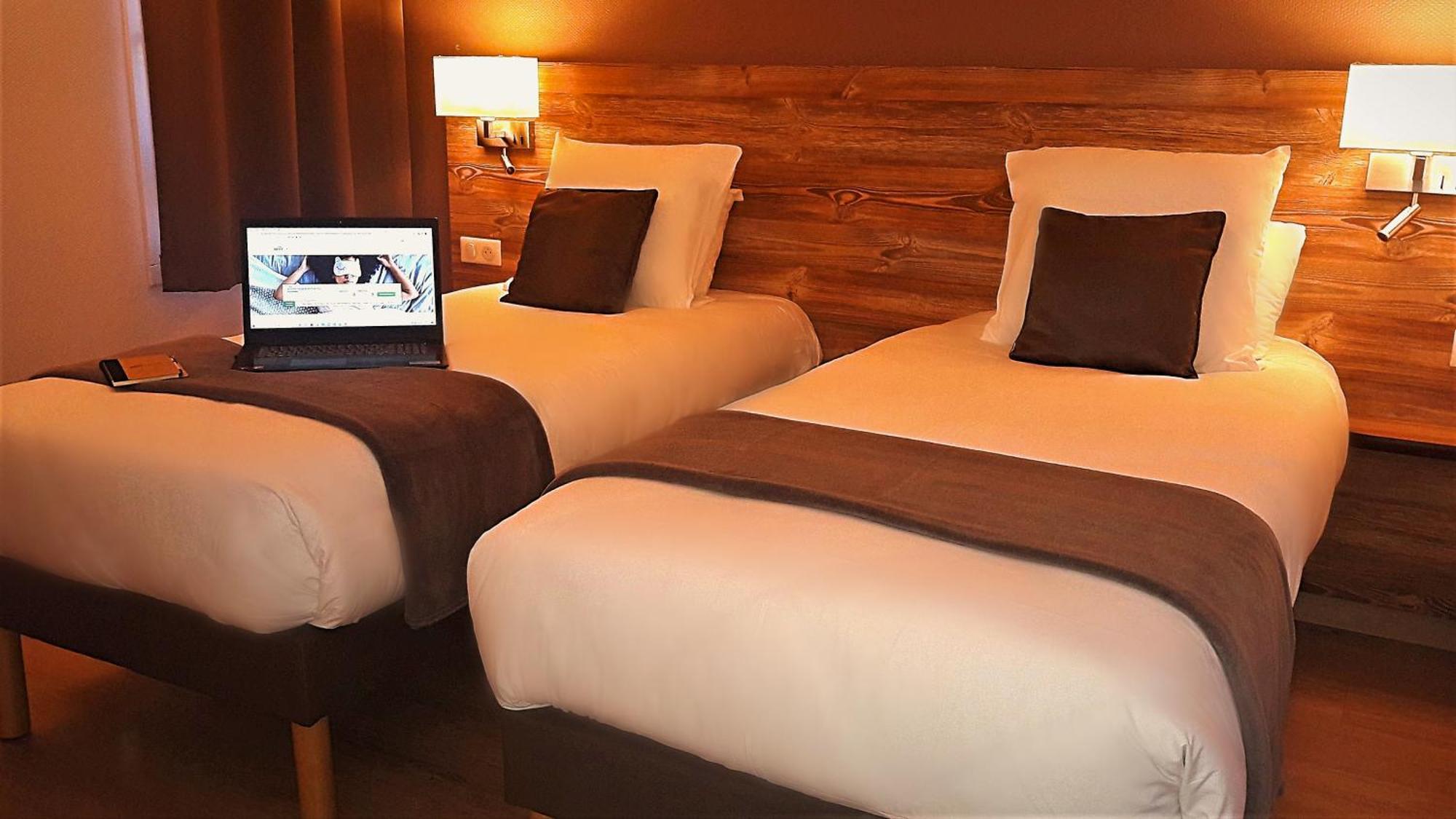 Brit Hotel Confort Pau Lons Екстер'єр фото