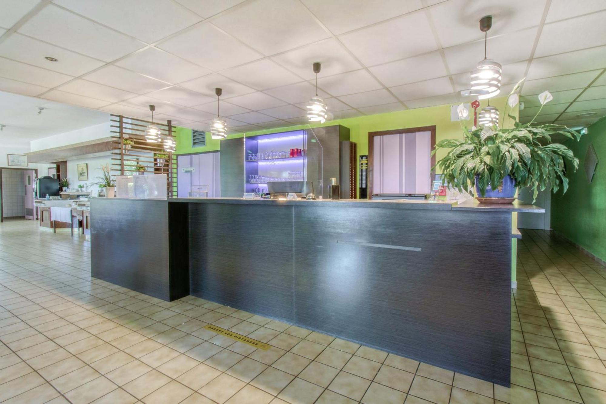 Brit Hotel Confort Pau Lons Екстер'єр фото