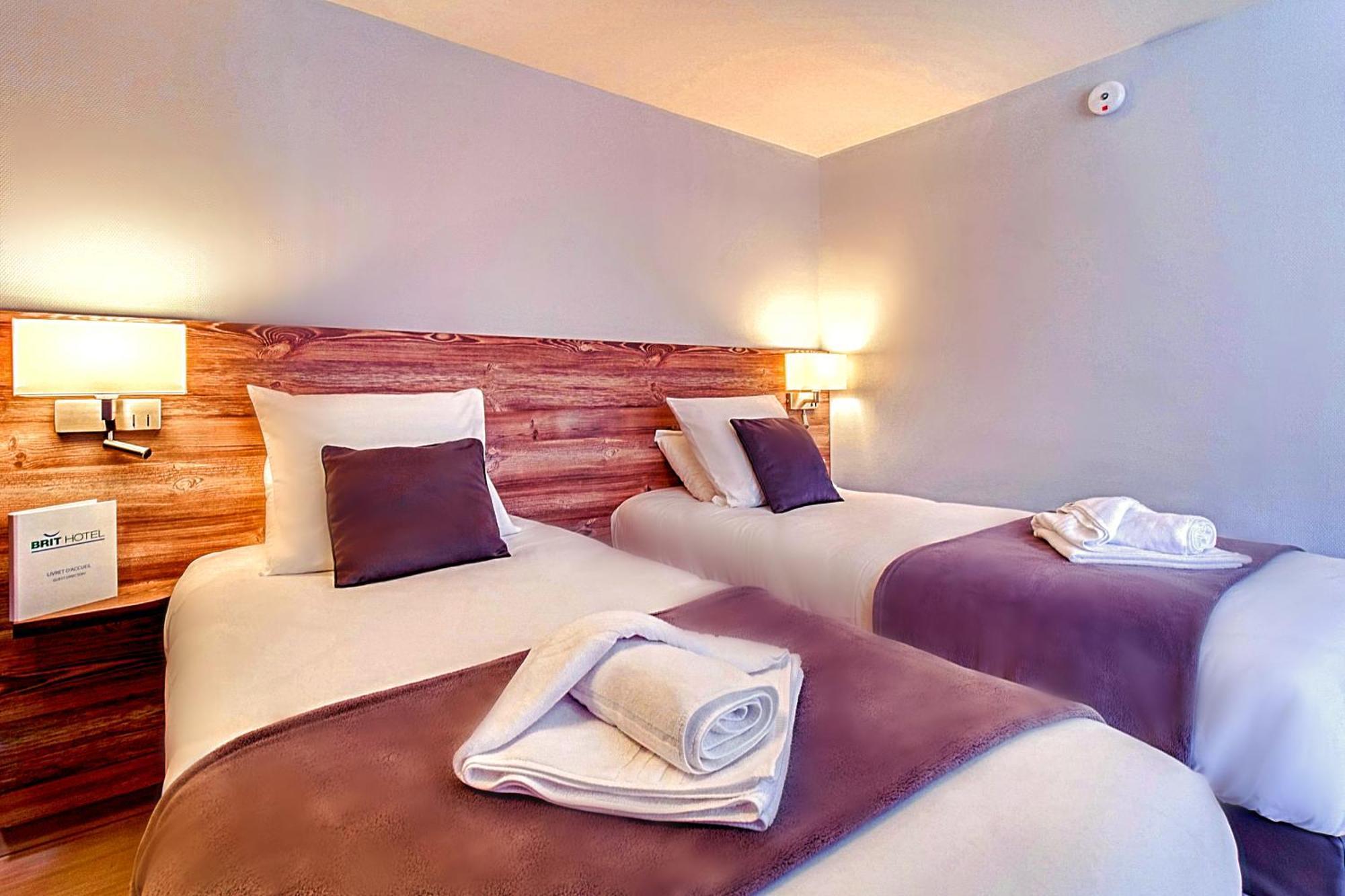 Brit Hotel Confort Pau Lons Екстер'єр фото