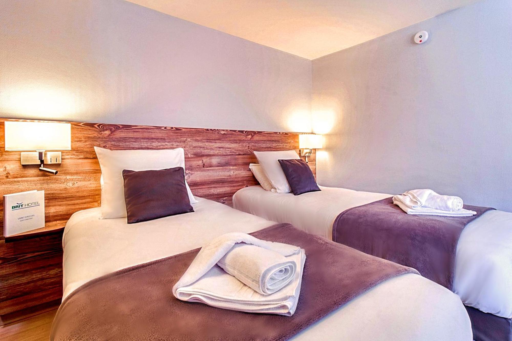 Brit Hotel Confort Pau Lons Екстер'єр фото