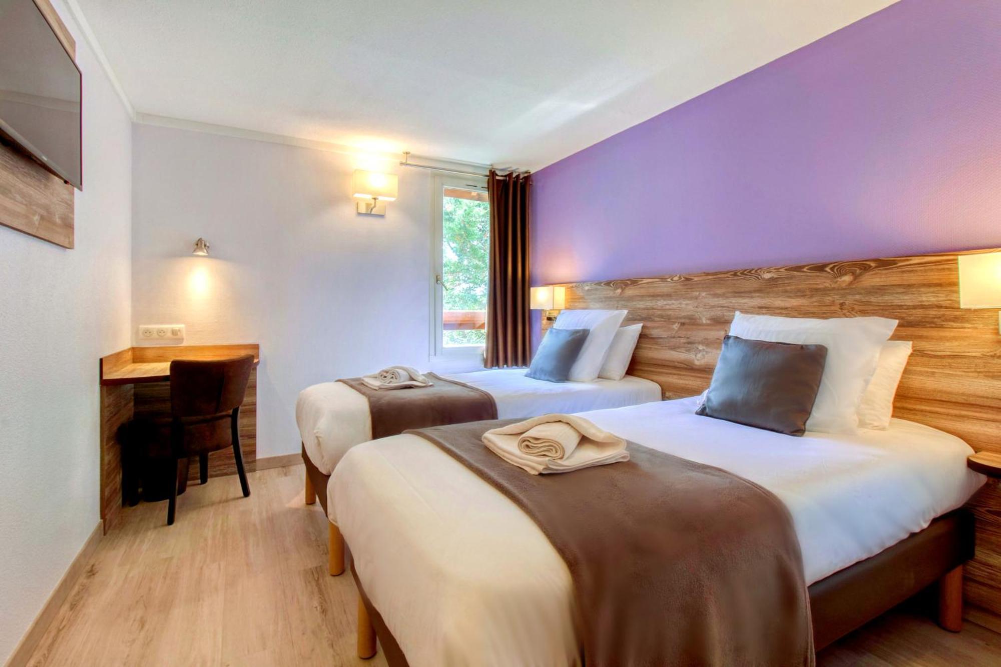 Brit Hotel Confort Pau Lons Екстер'єр фото