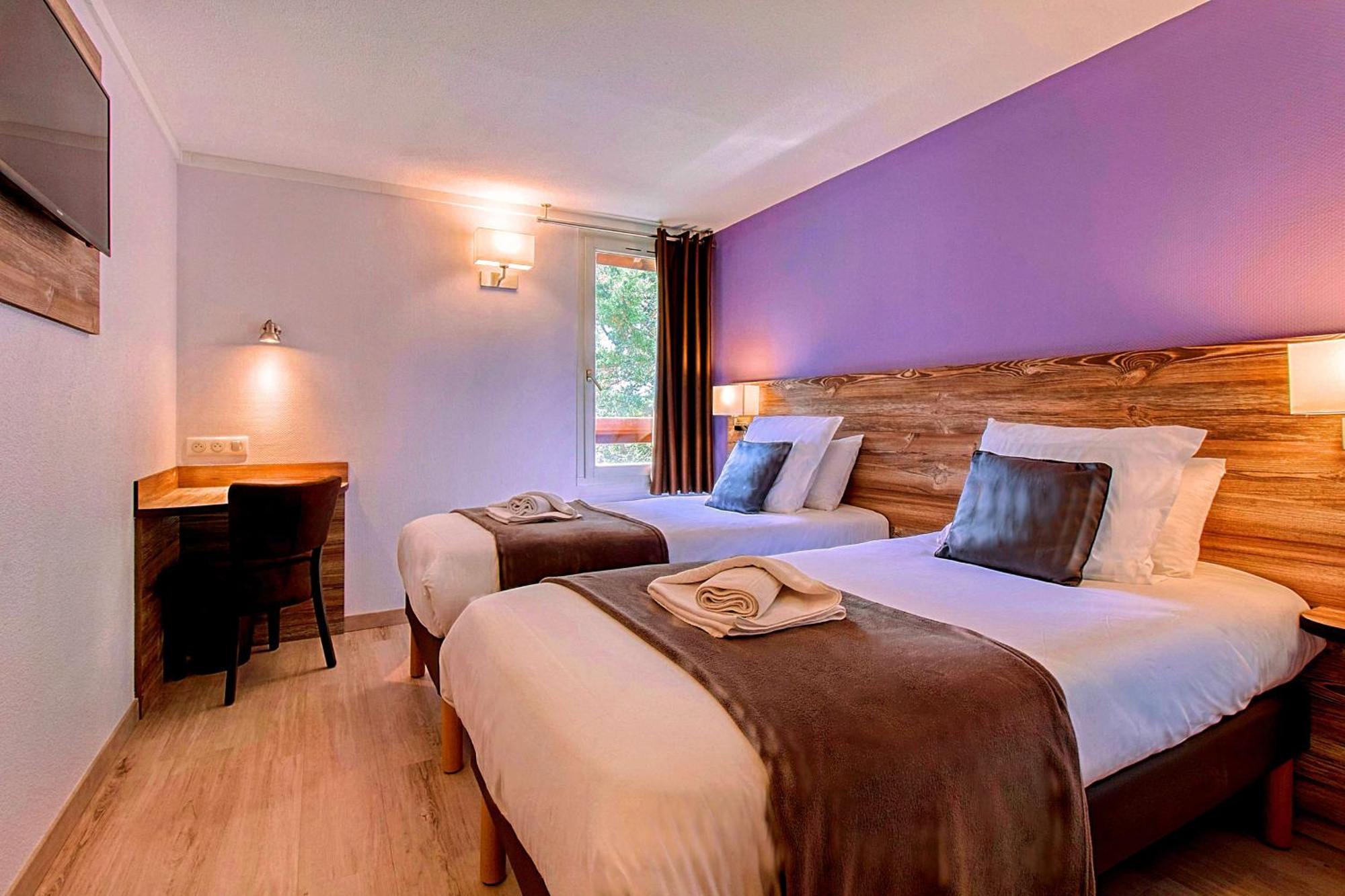 Brit Hotel Confort Pau Lons Екстер'єр фото