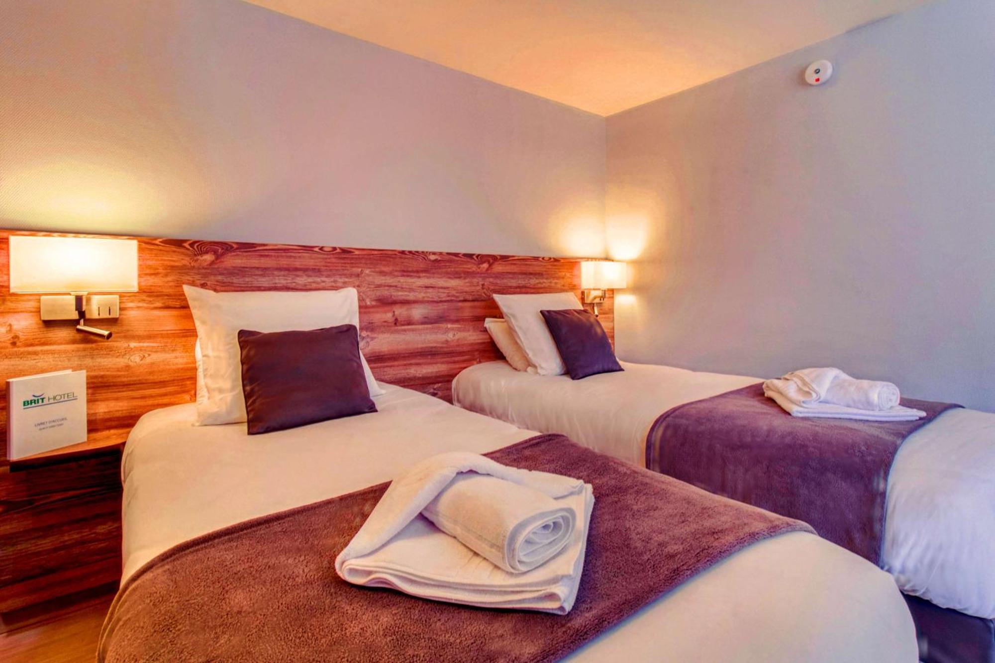 Brit Hotel Confort Pau Lons Екстер'єр фото