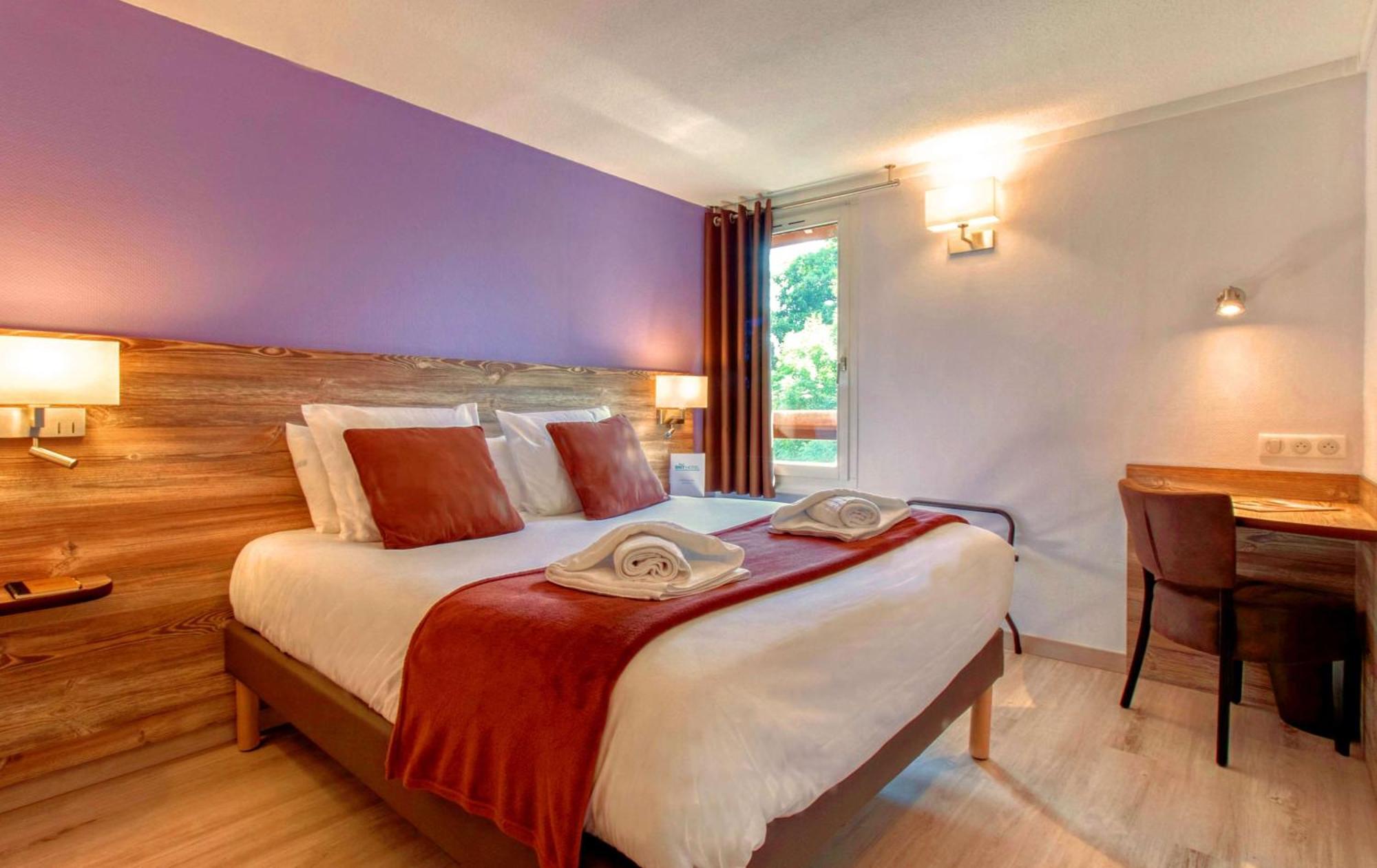 Brit Hotel Confort Pau Lons Екстер'єр фото