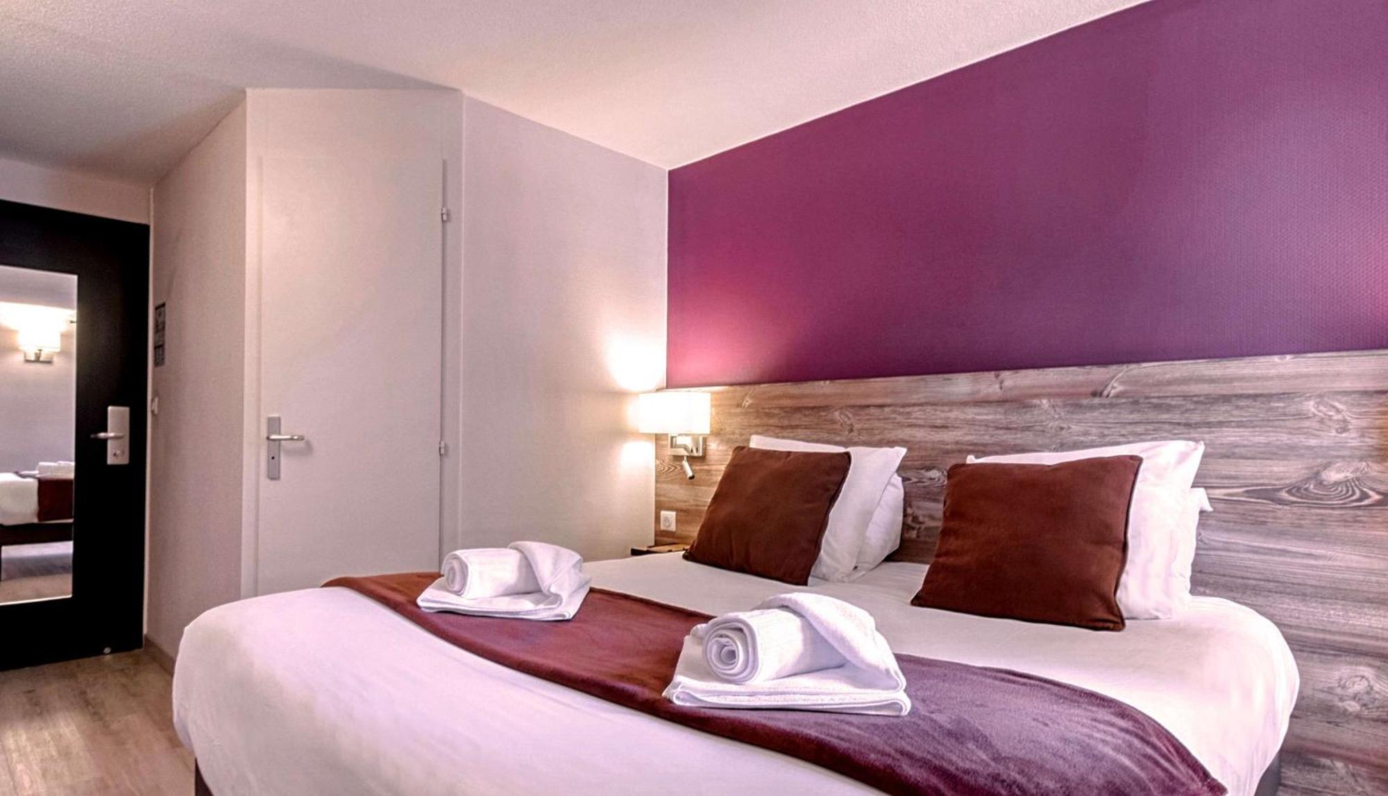 Brit Hotel Confort Pau Lons Екстер'єр фото