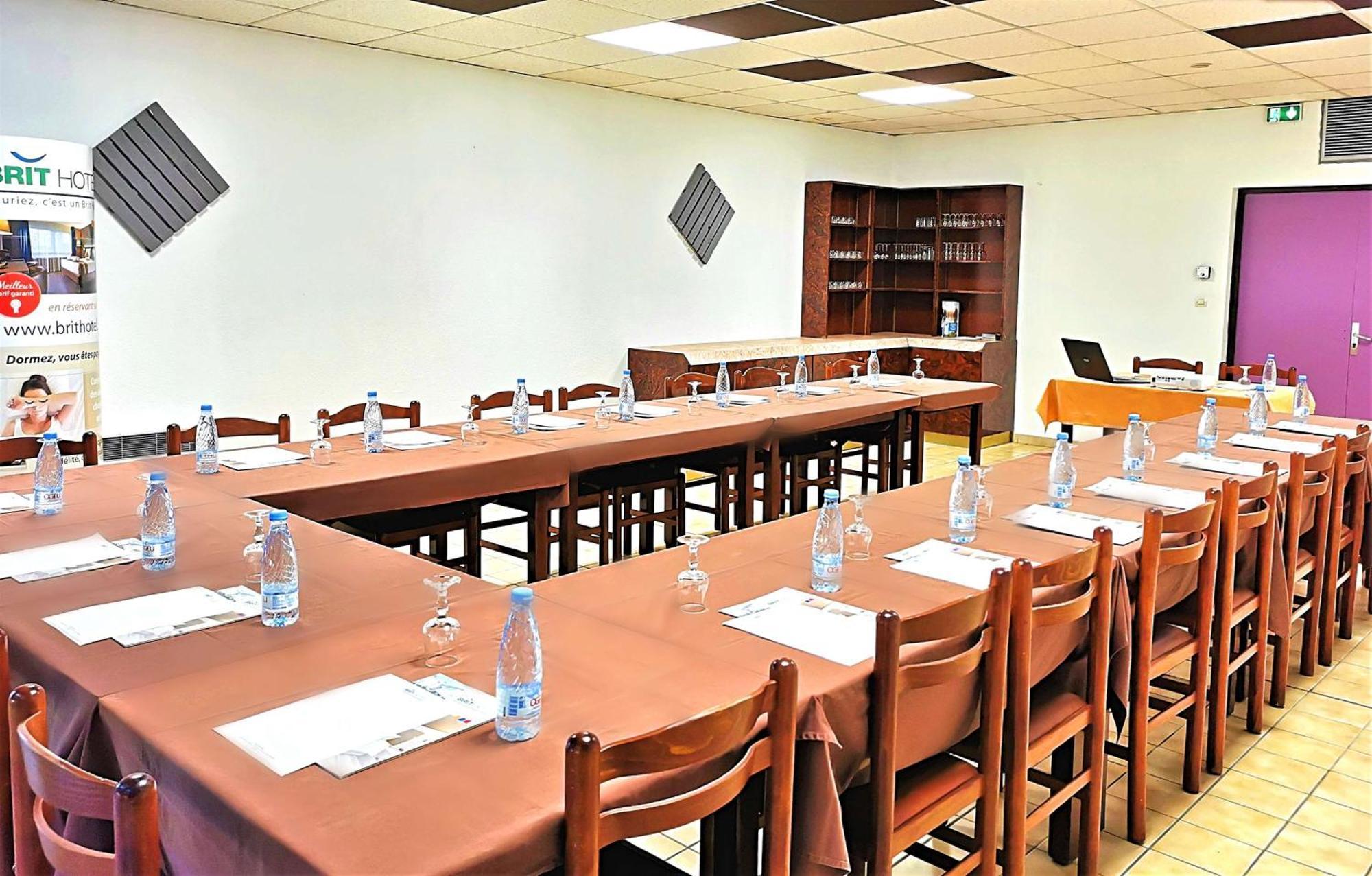 Brit Hotel Confort Pau Lons Екстер'єр фото