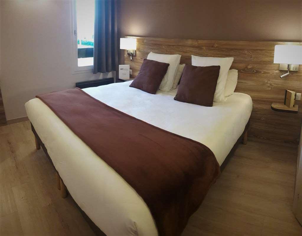 Brit Hotel Confort Pau Lons Номер фото