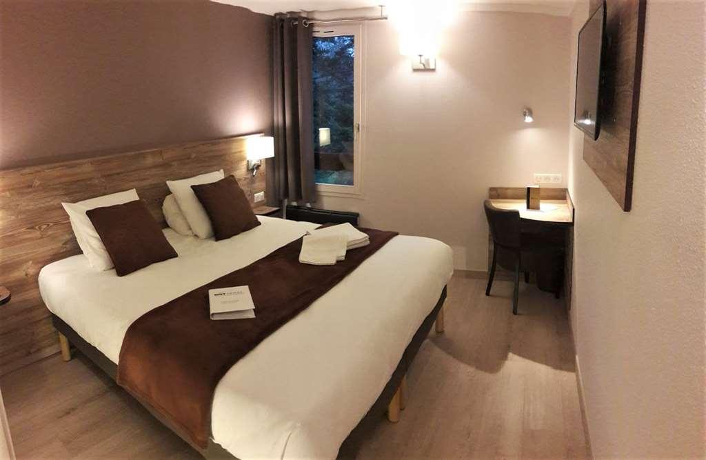 Brit Hotel Confort Pau Lons Номер фото