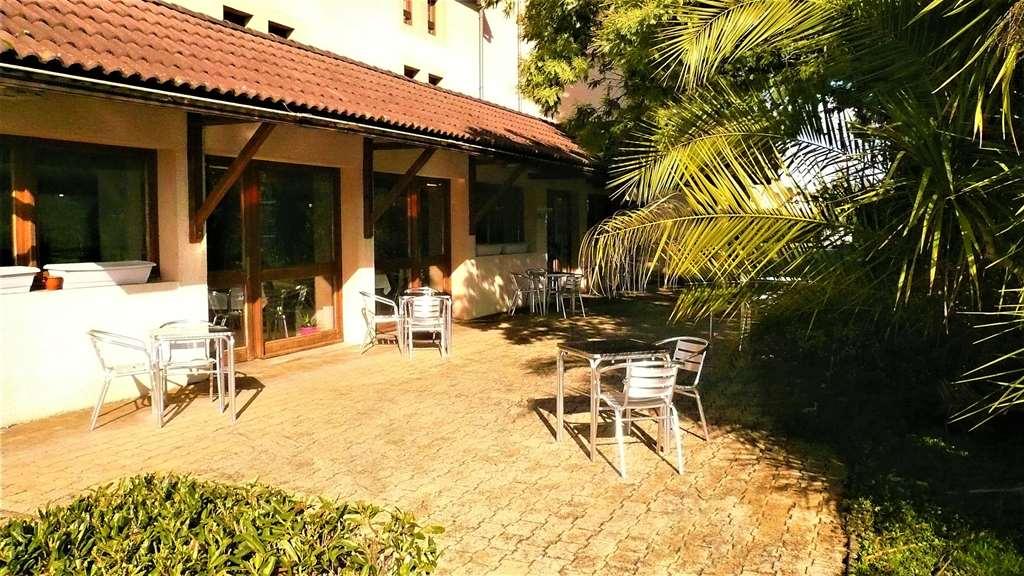 Brit Hotel Confort Pau Lons Екстер'єр фото