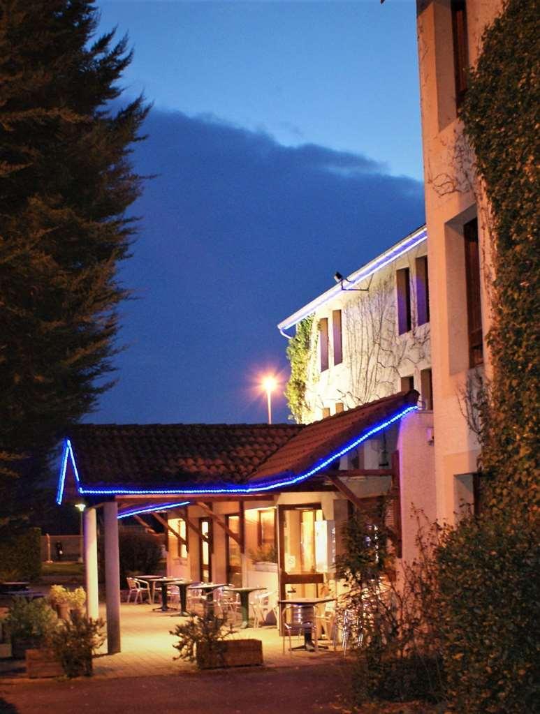 Brit Hotel Confort Pau Lons Екстер'єр фото