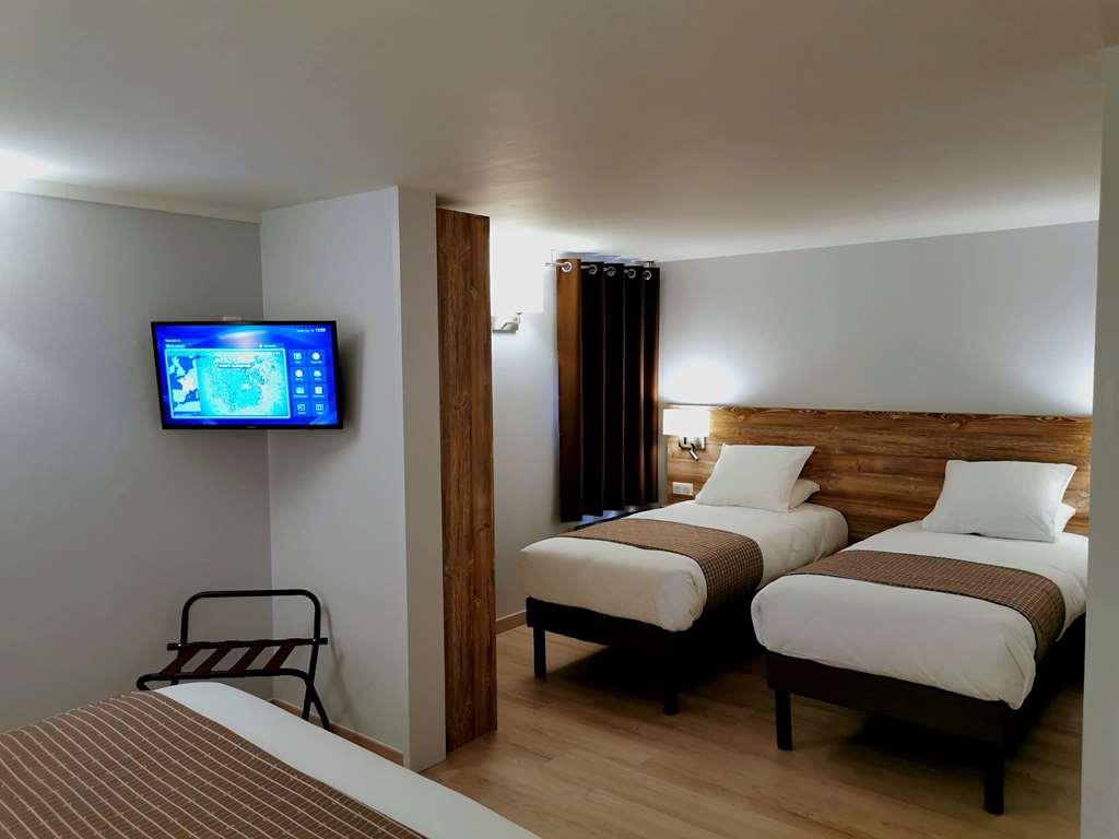 Brit Hotel Confort Pau Lons Номер фото