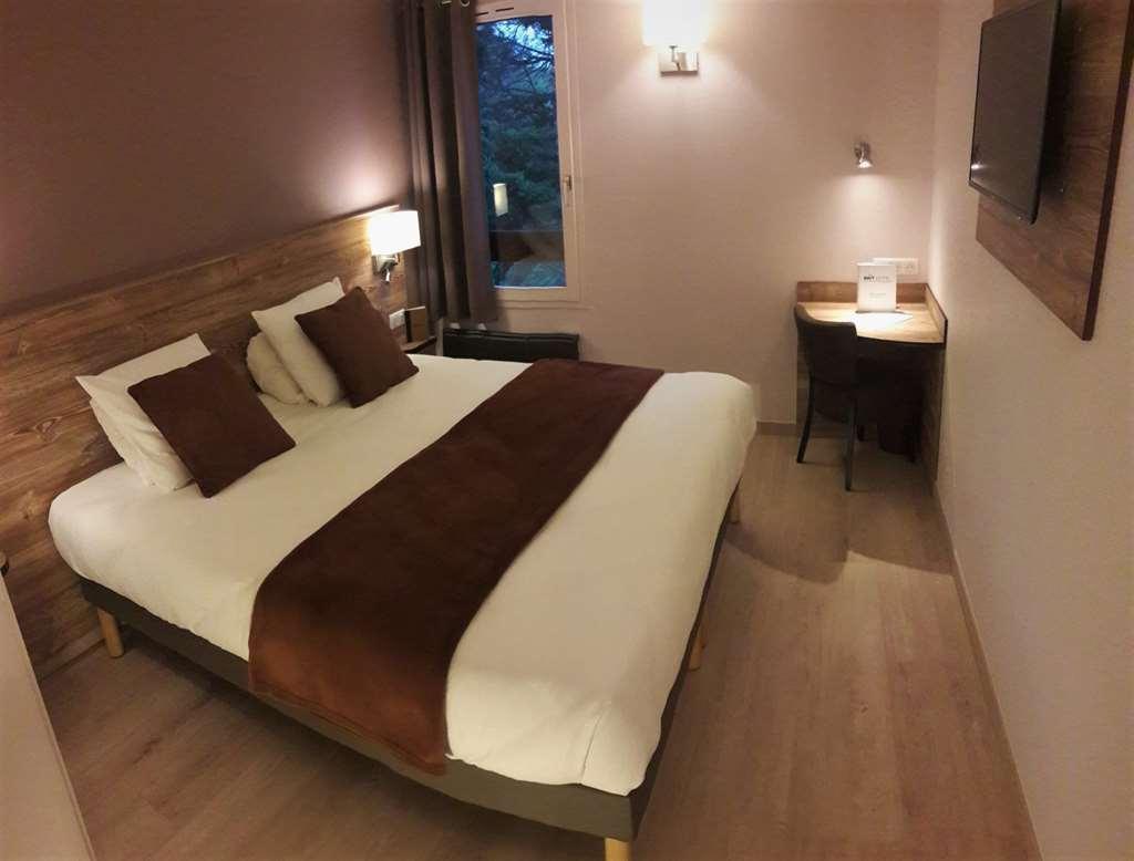 Brit Hotel Confort Pau Lons Номер фото