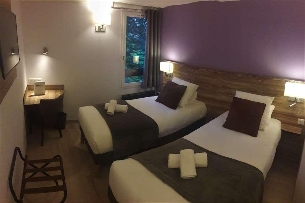 Brit Hotel Confort Pau Lons Номер фото