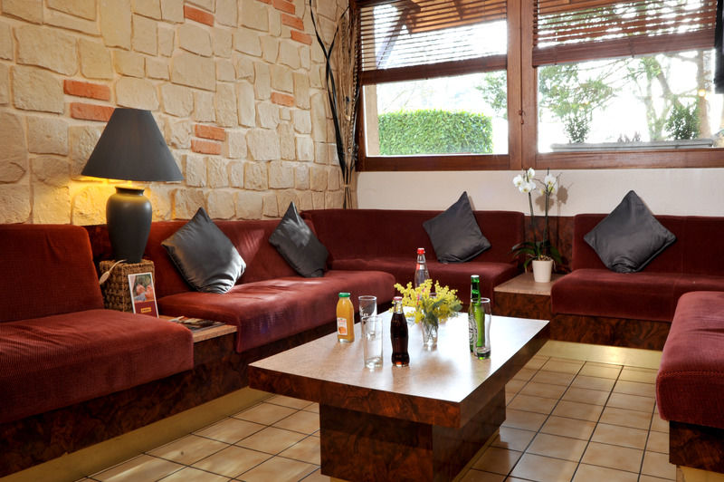 Brit Hotel Confort Pau Lons Екстер'єр фото