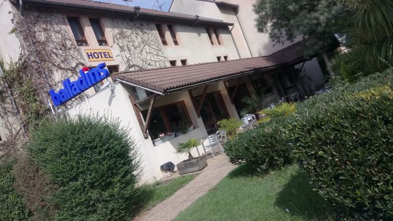 Brit Hotel Confort Pau Lons Екстер'єр фото