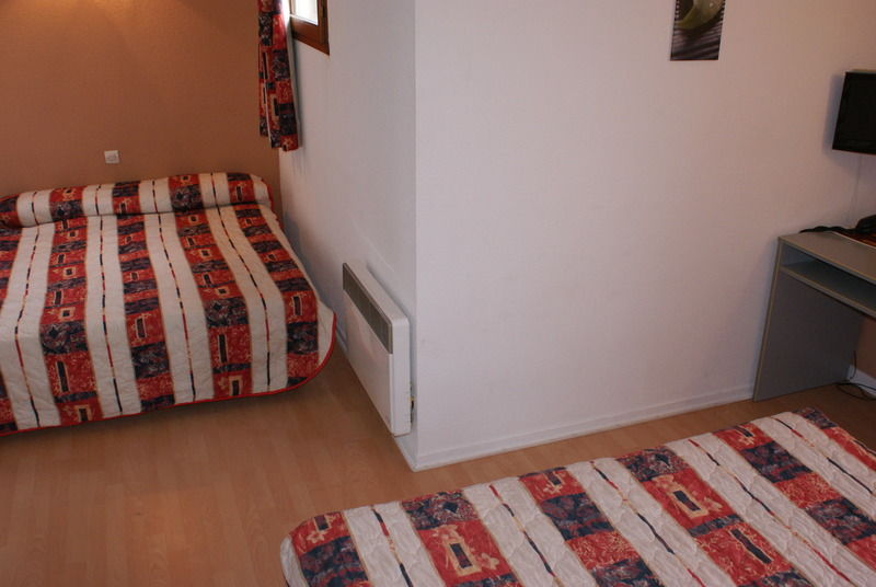 Brit Hotel Confort Pau Lons Екстер'єр фото