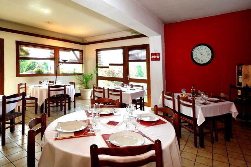 Brit Hotel Confort Pau Lons Екстер'єр фото