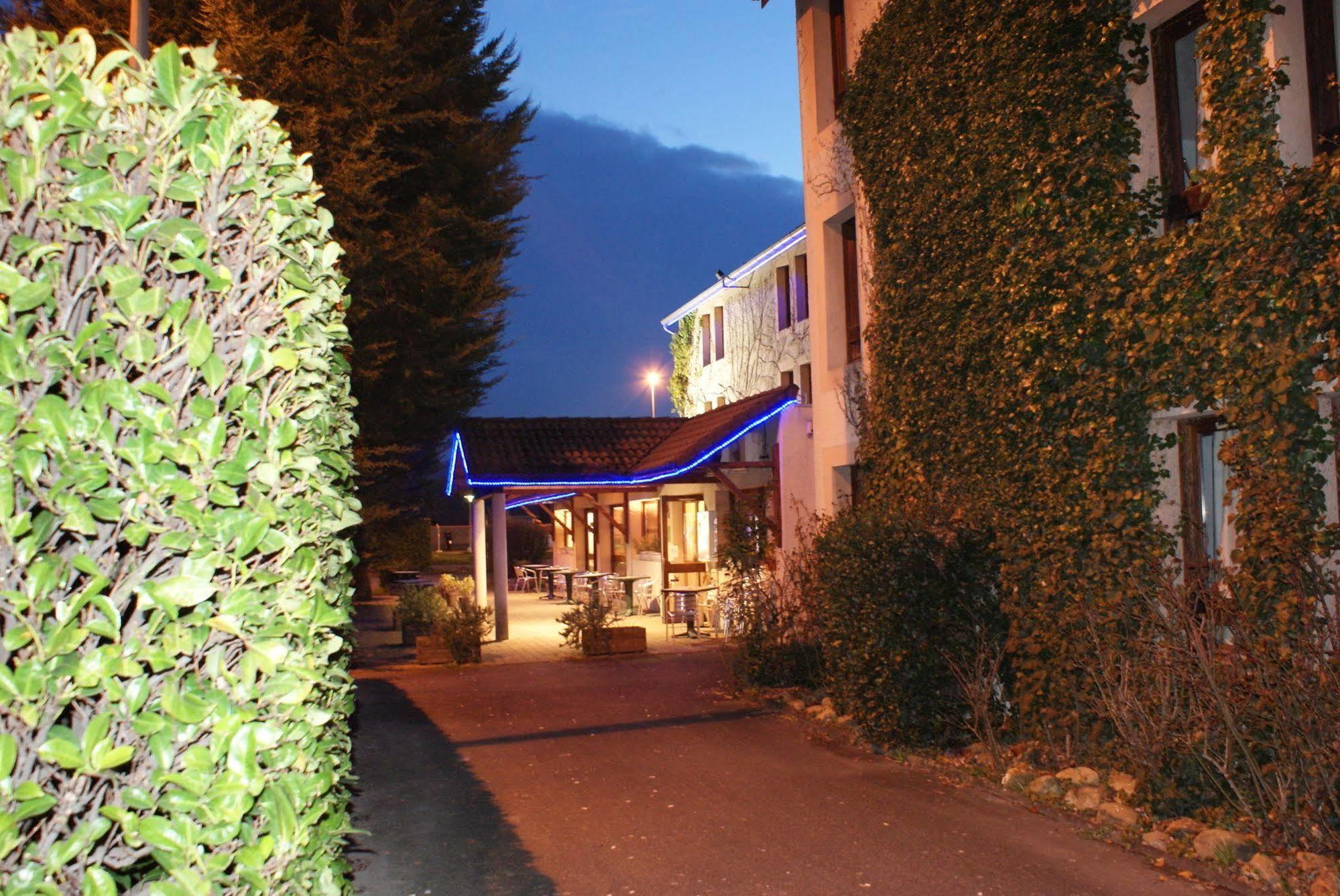 Brit Hotel Confort Pau Lons Екстер'єр фото