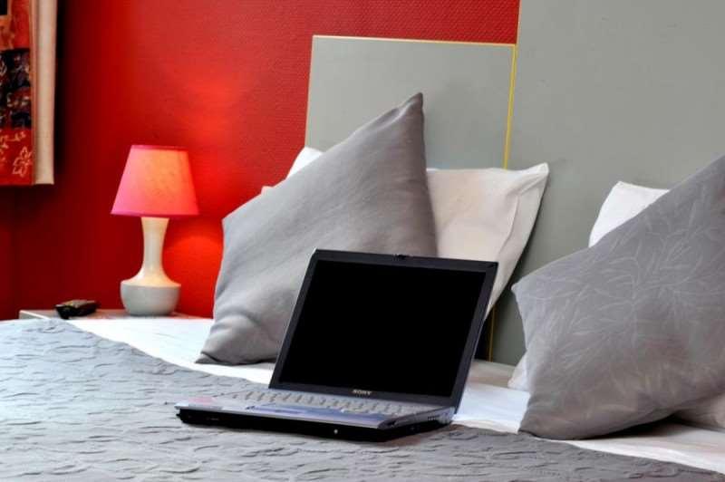 Brit Hotel Confort Pau Lons Номер фото